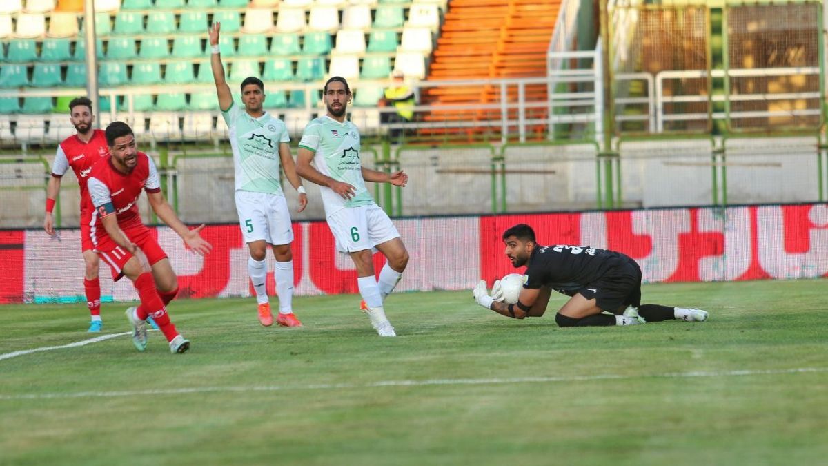 ذوبآهن صفر - پرسپولیس صفر /ذوب ده نفره هم ذوب نشد/ پرسپولیس فقط به تور نزد