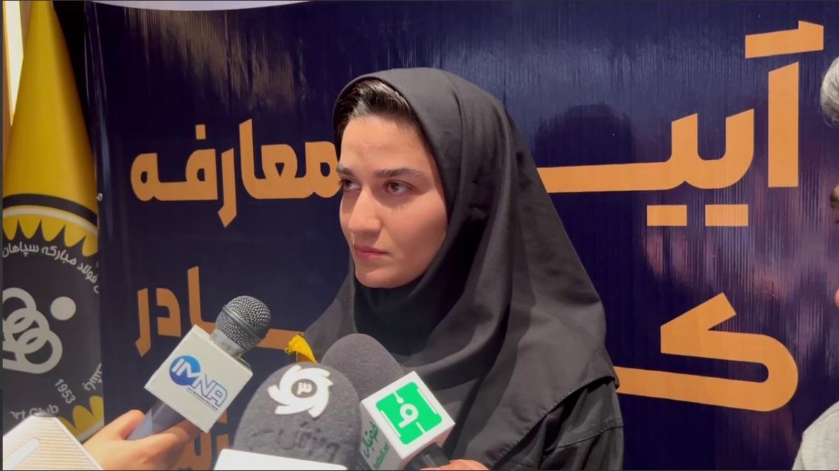 اختصاصی/صحبت‌های هاجر دباغی، مهاجم تیم بانوان سپاهان و تیم ملی با خبرنگاران در حاشیه معارفه کادر تیم‌های ورزش قهرمانی باشگاه سپاهان