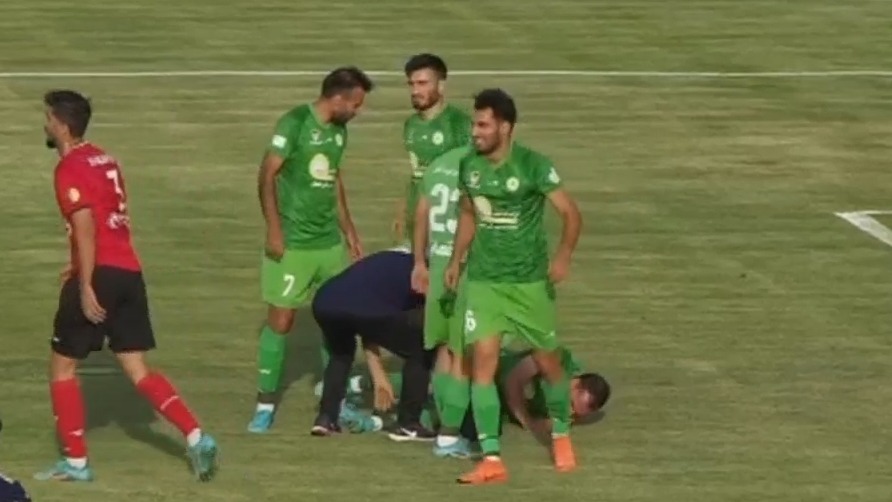 گل اول ذوب آهن به تراکتور (چیپ صادقی)