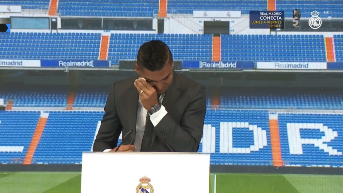 احساساتی شدن کاسمیرو و اشک های آنچلوتی در مراسم خداحافظی این بازیکن از رئال مادرید