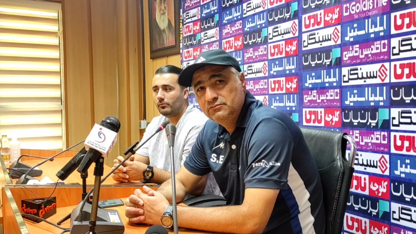 اختصاصی/ کنفرانس خبری ساکت الهامی و رضا پرکاس سرمربیان هوادار و صنعت نفت آبادان قبل از بازی دو تیم