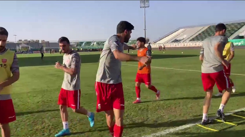 اختصاصی/ گرم کردن بازیکنان پرسپولیس در آستانه بازی با آلومینیوم اراک