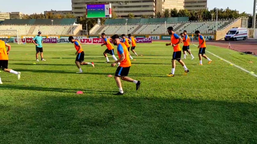 اختصاصی/ گرم کردن بازیکنان هوادار و صنعت نفت آبادان قبل از بازی در مقابل هم
