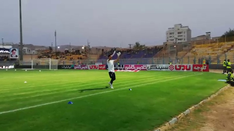 اختصاصی/ تشویق سیدحسین حسینی در ورزشگاه شهید بهنام محمدی