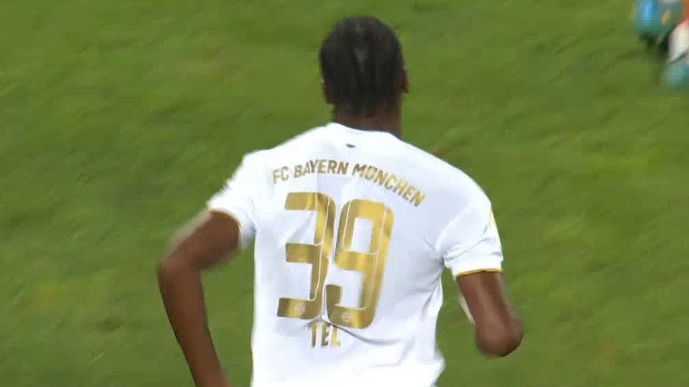 گل دوم بایرن مونیخ به ویکتوریا کلن (تل)