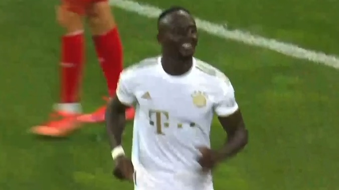 گل سوم بایرن مونیخ به ویکتوریا کلن (مانه)