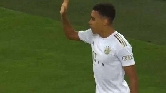 گل چهارم بایرن مونیخ به ویکتوریا کلن (موسیالا)