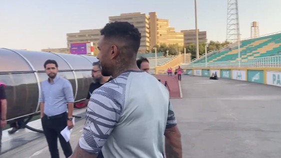 اختصاصی/ ورود تیم های هوادار و پرسپولیس برای گرم کردن قبل از دیدار دو تیم