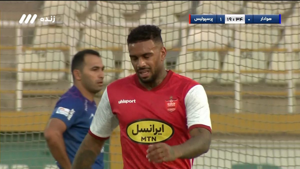 موقعیت سوزی لوکادیا مقابل دروازه خالی هوادار