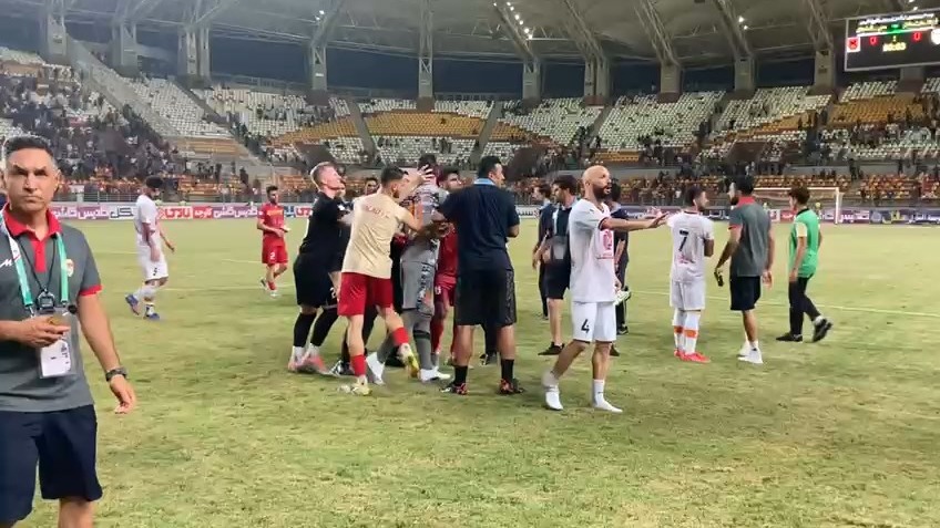 اختصاصی/ درگیری حامد لک با بازیکنان حریف در پایان بازی فولاد و مس رفسنجان