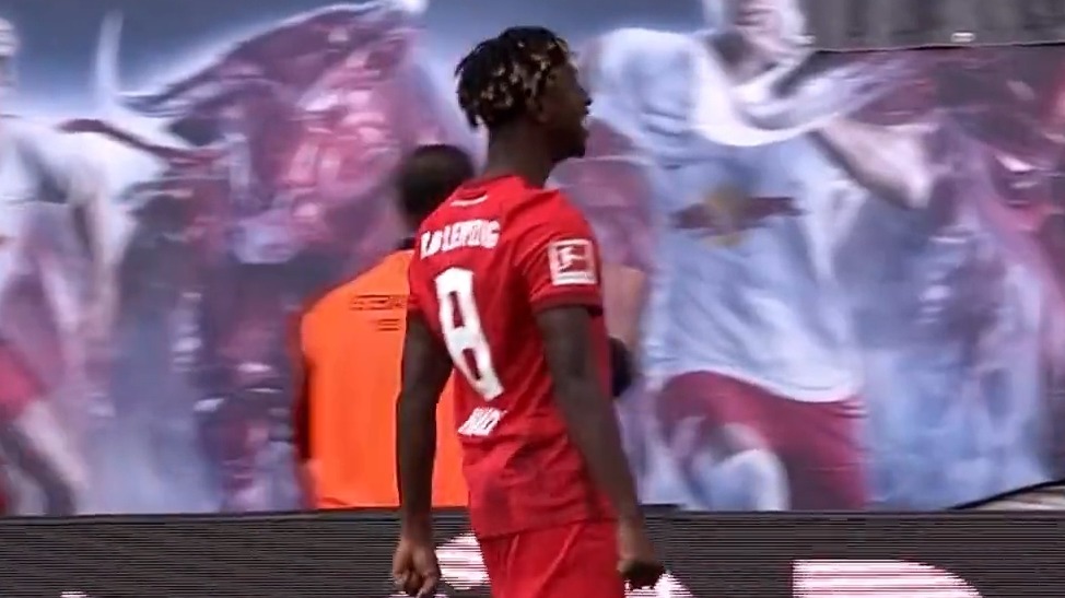 گل سوم لایپزیش به دورتموند (آیدارا)