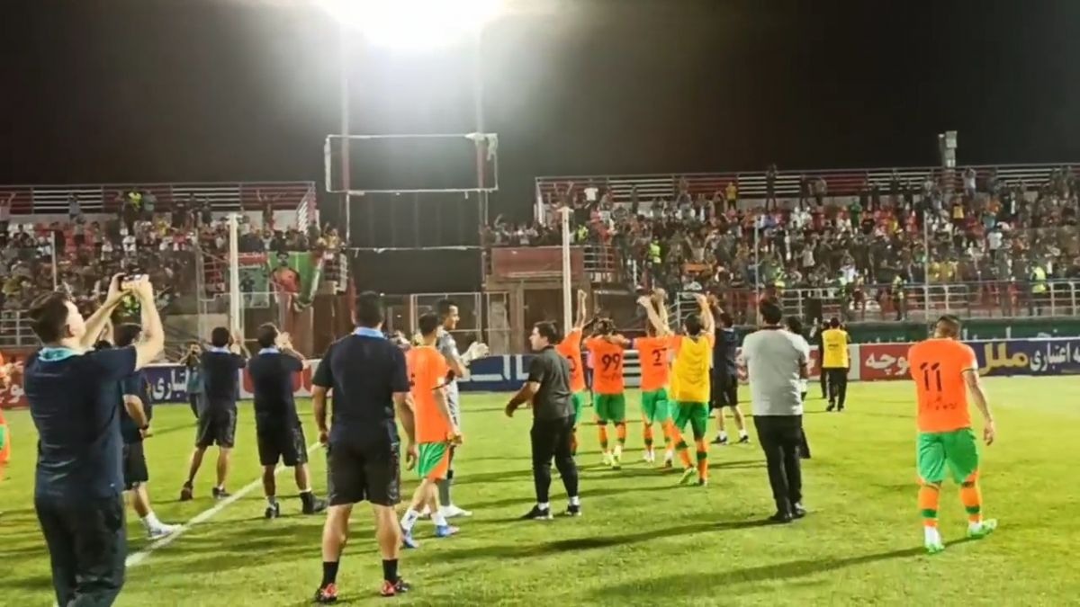 اختصاصی/ شادی بازیکنان مس رفسنجان با تماشاگران پس از برتری مقابل هوادار