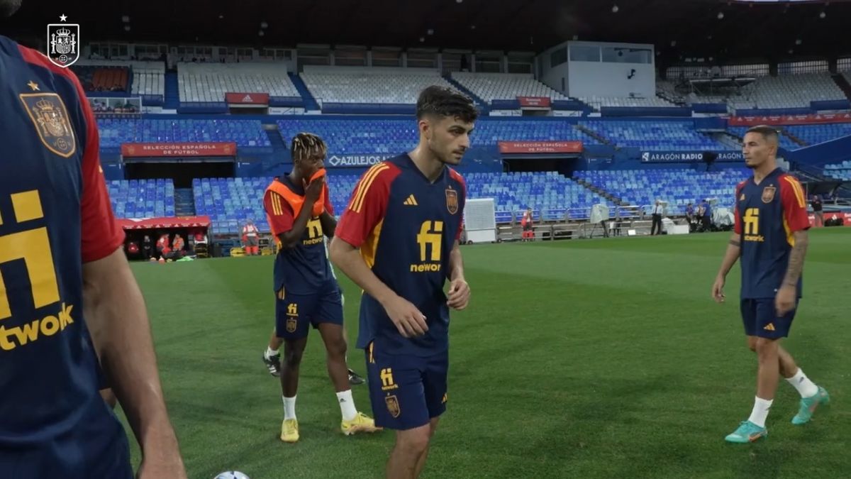 تمرین گلزنی بازیکنان اسپانیا پیش از تقابل با سوئیس