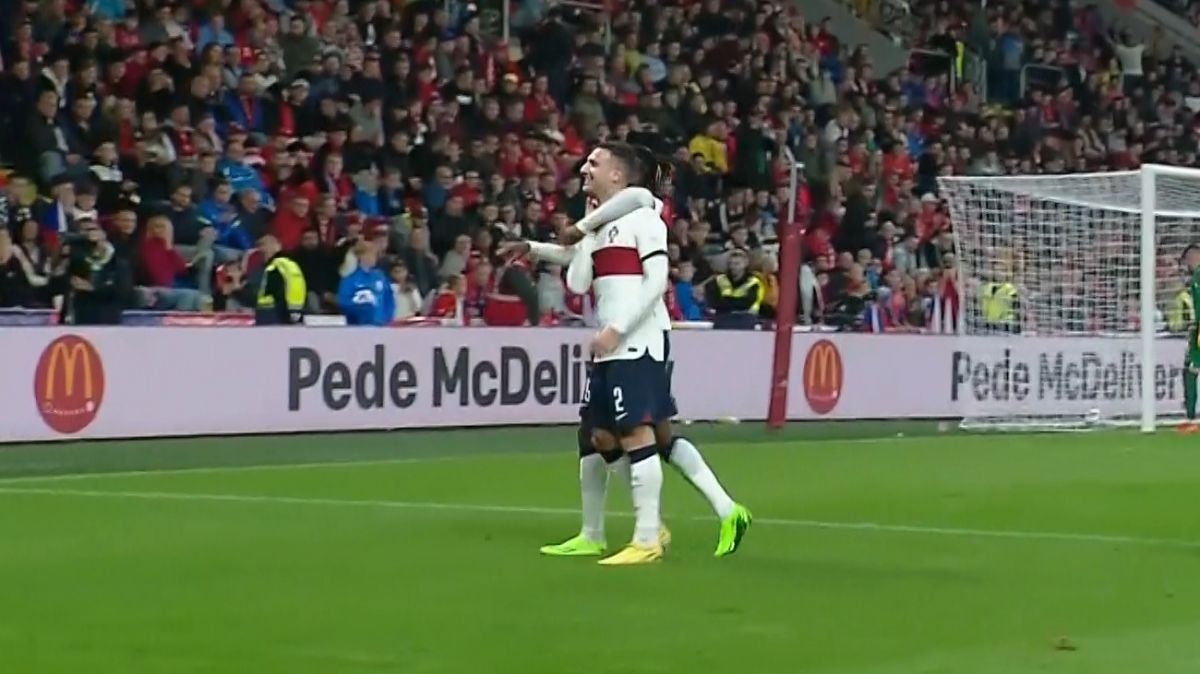 گل سوم پرتغال به جمهوری چک (گل تماشایی دالو)