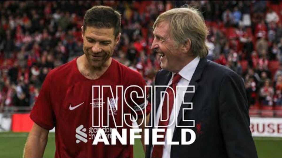 حواشی اسطوره های لیورپول در دیدار با اسطوره های منچستریونایتد