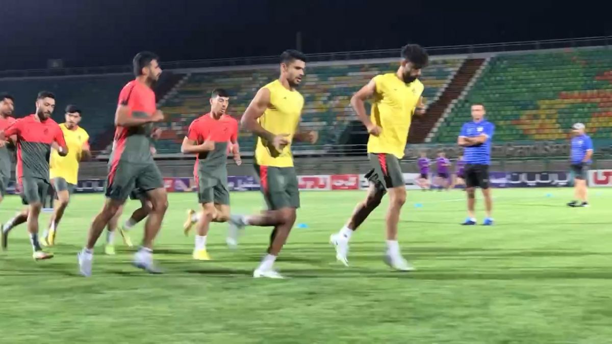 اختصاصی/ گرم کردن بازیکنان ذوب آهن و پیکان پیش از بازی