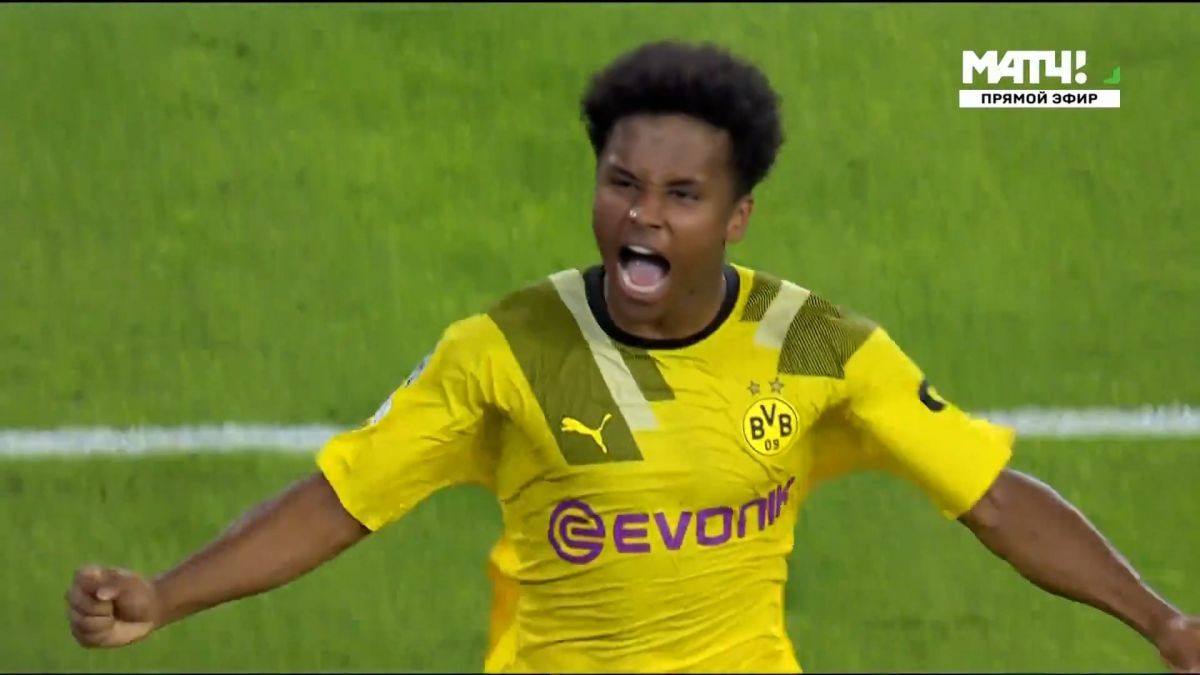 گل سوم دورتموند به سویا (آدیمی)