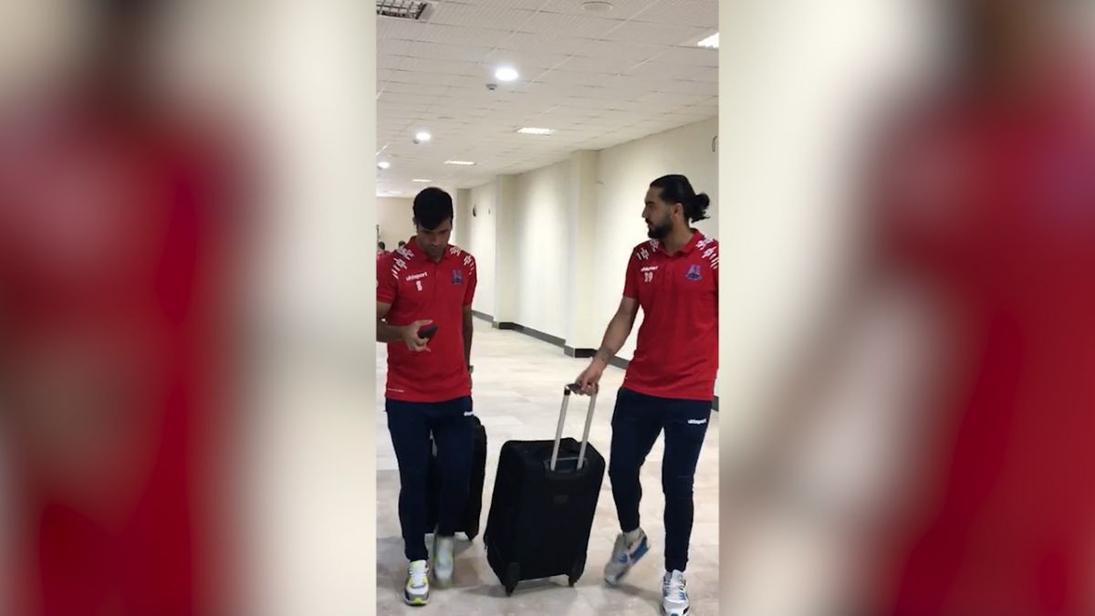 اختصاصی/ ورود بازیکنان نساجی و ذوب آهن به ورزشگاه وطنی