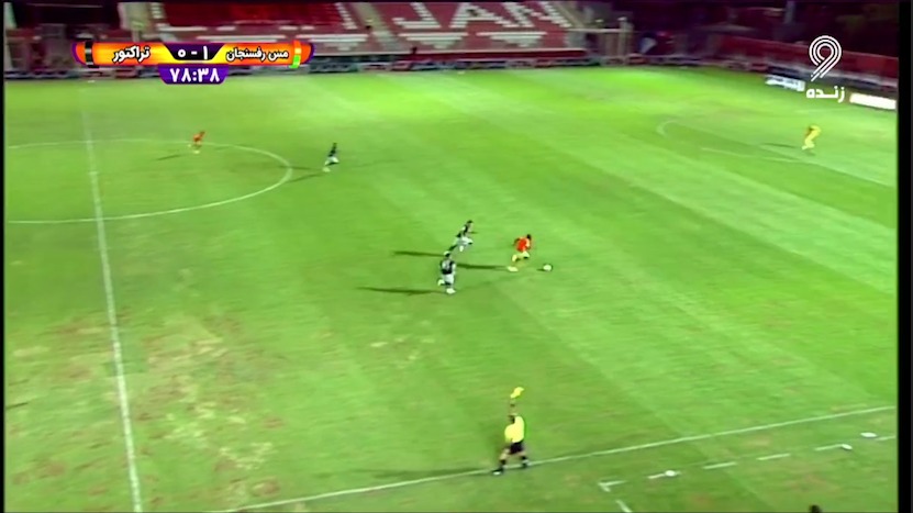 اشتباه عجیب کمک داور بازی مس رفسنجان و تراکتور