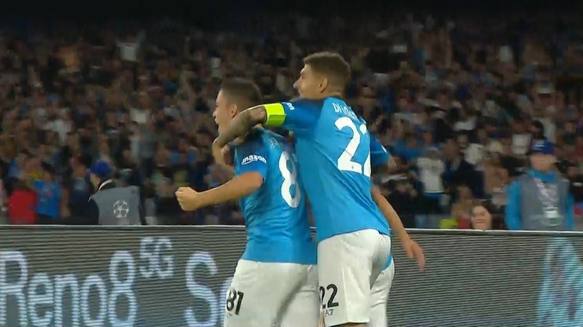 گل اول ناپولی به آژاکس (لوزانو)