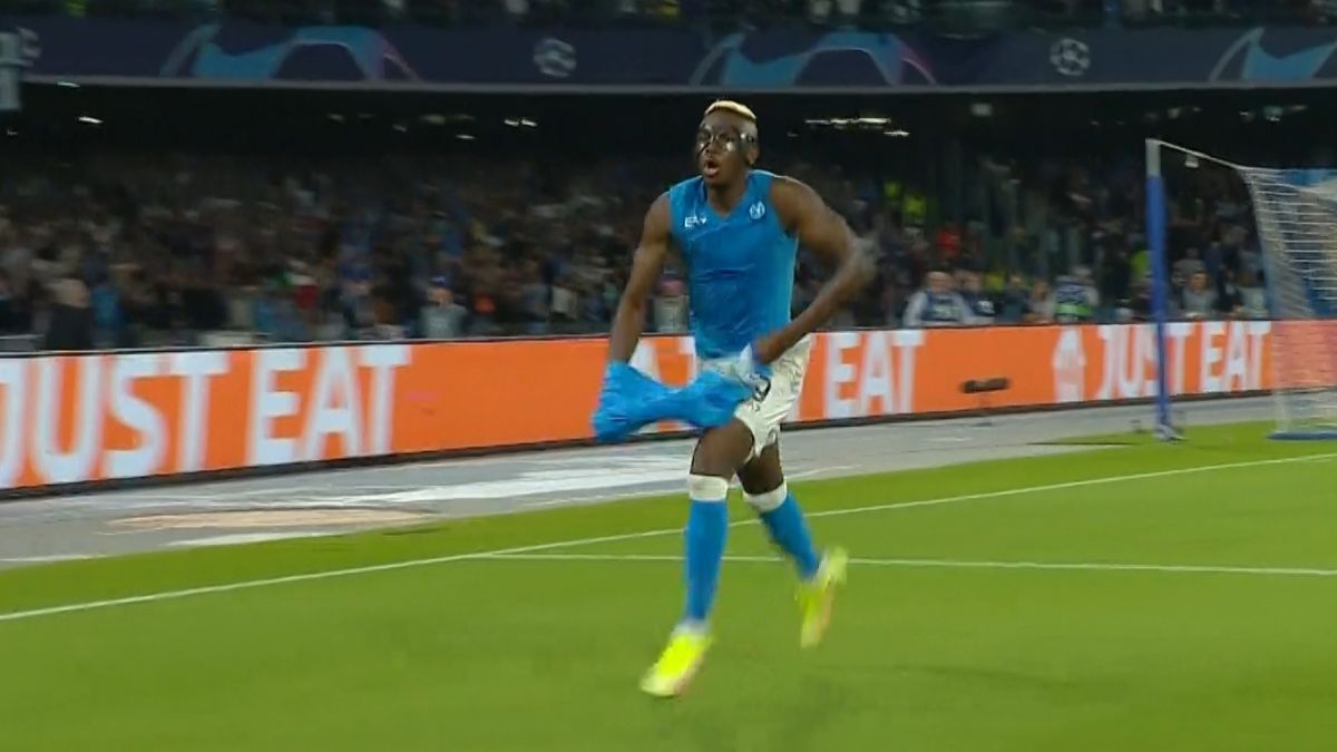 گل چهارم ناپولی به آژاکس (اوسیمین با اشتباه وحشتناک مدافع آژاکس)