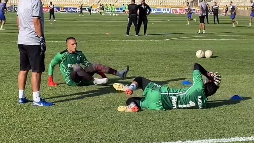 اختصاصی/ گرم کردن بازیکنان هوادار و ملوان پیش از تقابل در هفته نهم لیگ برتر