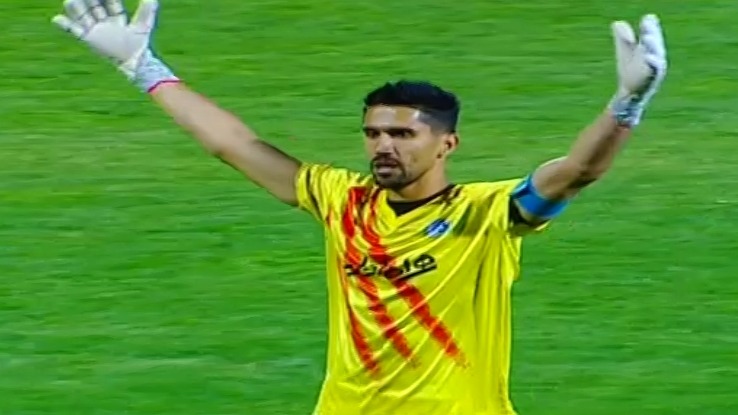 گل اول استقلال به ذوب آهن (گل به خودی قریشی دقیقه 91)