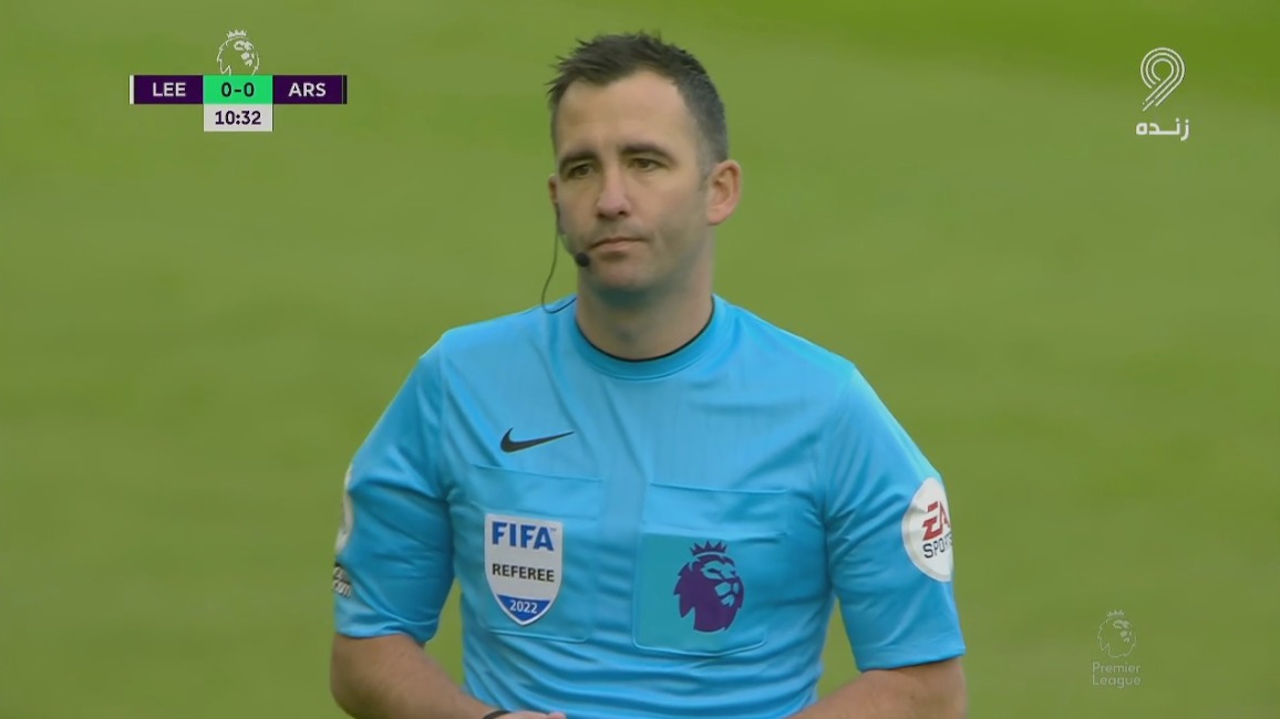 توقف بازی آرسنال و لیدز به دلیل مشکل در سیستم ارتباطی داوران