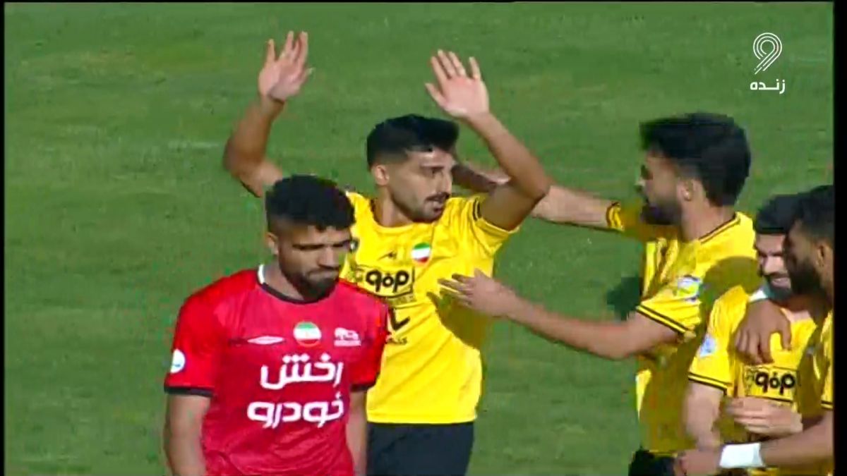 گل اول سپاهان به تراکتور (گل انفرادی و زیبای عیسی مرادی)