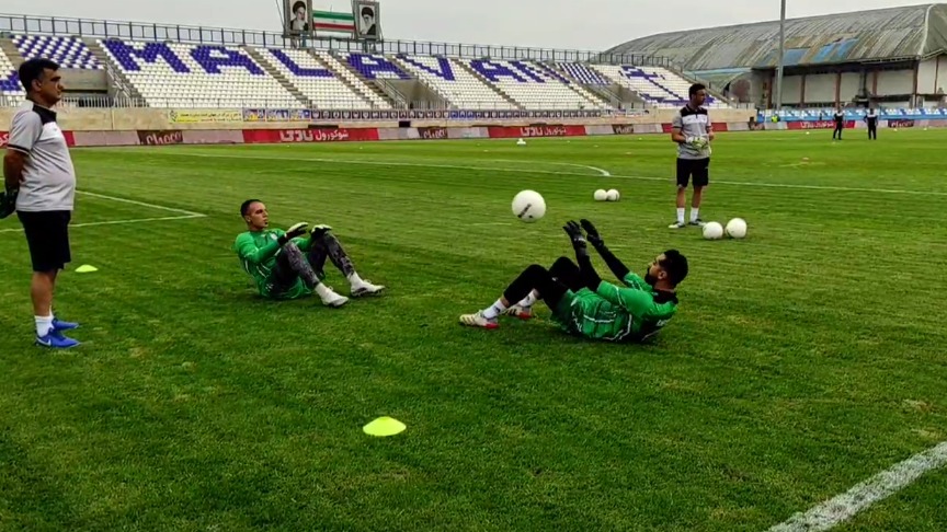 اختصاصی/ گرم کردن دروازه بانان ملوان پیش از بازی با پرسپولیس