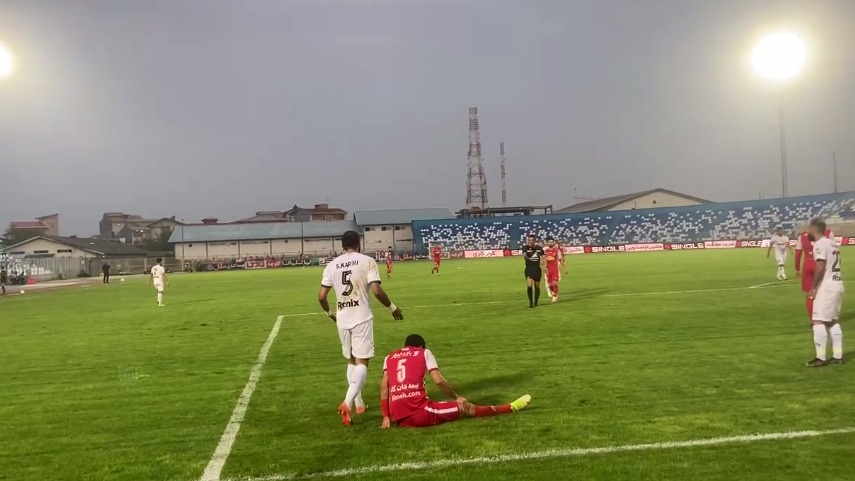 اختصاصی/ اعتراض سعید کریمی مدافع ملوانیها به تصمیم داور مسابقه