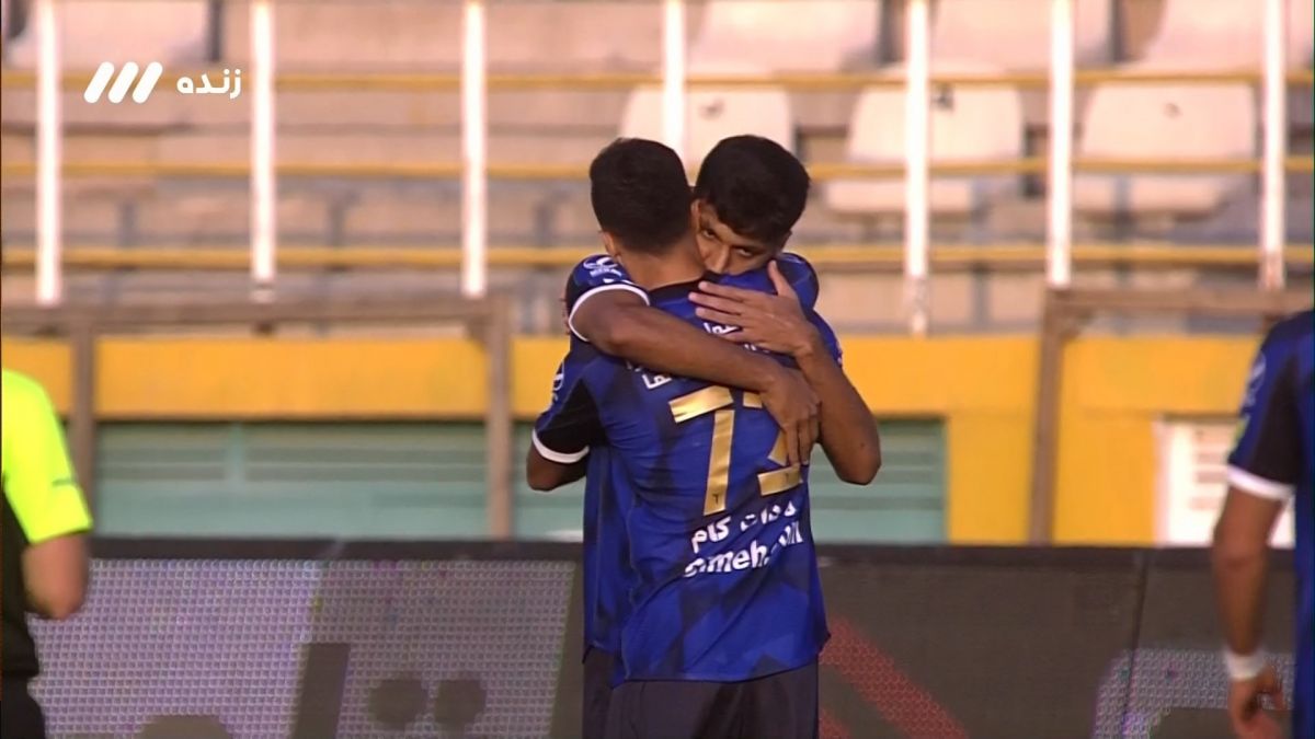 گل اول استقلال به هوادار (محمد محبی)