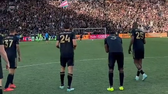 لحظه پنالتی آخر لس آنجلس اف سی و شادی گرت بیل و کیه‌لینی پس از قهرمانی در لیگ آمریکا