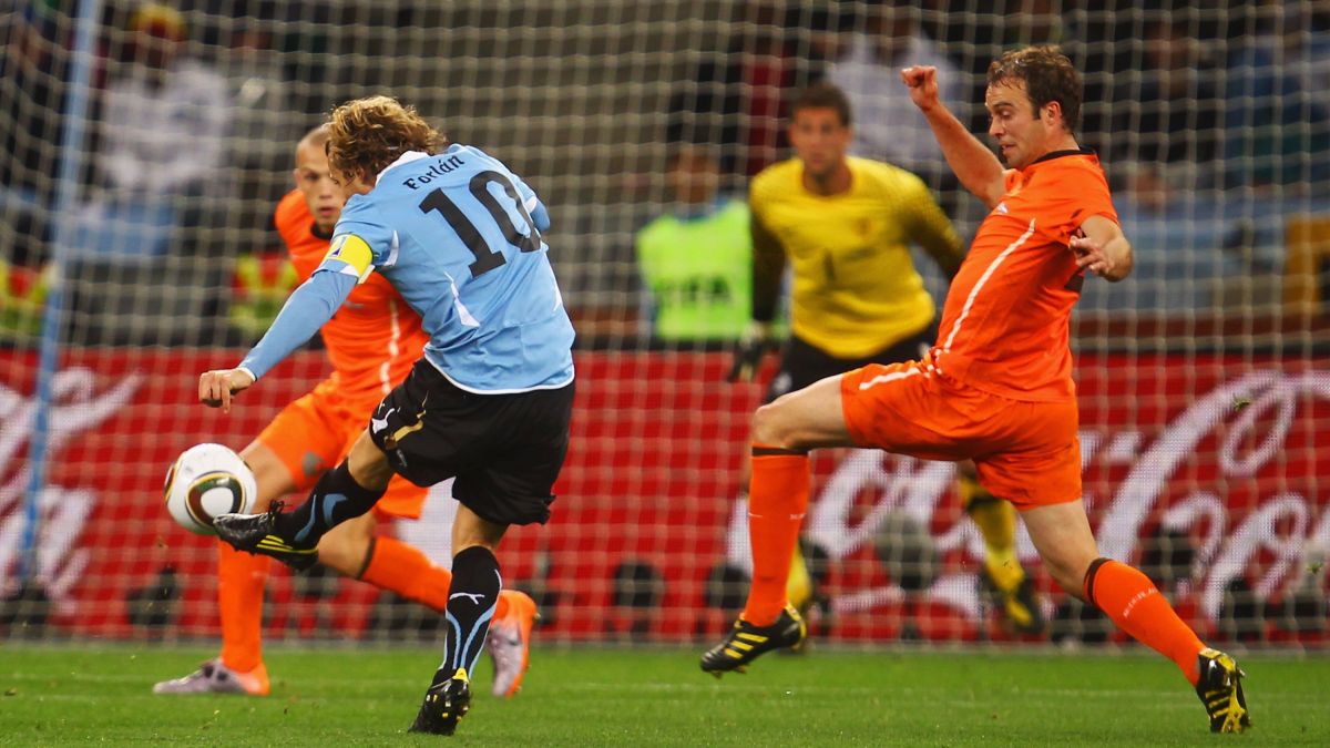 نوستالژی جام جهانی/ سوپرگل دیگو فورلان به هلند (نیمه نهایی جام جهانی)