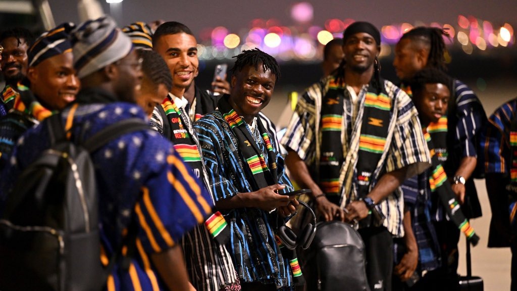 ورود کاروان تیم ملی غنا با لباس هایی متفاوت به قطر برای حضور در جام جهانی 2022 فوتبالی | 
