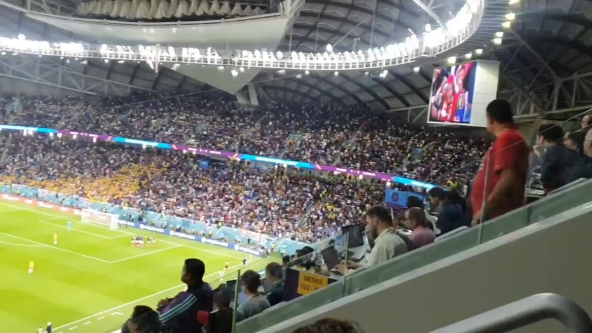 اختصاصی/ حال و هوای ورزشگاه پس از گلهای گودوین، رابیو و ژیرو برای فرانسه و استرالیا