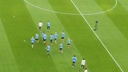 اختصاصی/ ورود بازیکنان کره جنوبی و اروگوئه به زمین برای گرم کردن