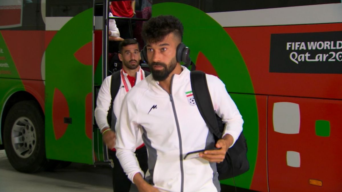 ورود بازیکنان تیم ملی به ورزشگاه احمد بن علی برای بازی با ولز