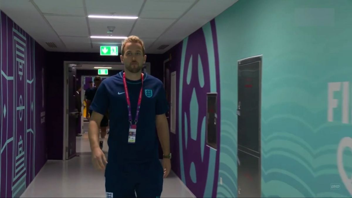 ورود تیم ملی انگلیس به ورزشگاه البیت برای بازی با سنگال