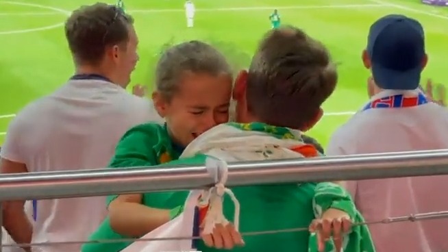 اشک های کودک سنگالی پس از شکست مقابل انگلیس