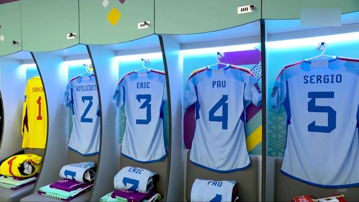 رختکن تیم های اسپانیا و مراکش پیش از بازی