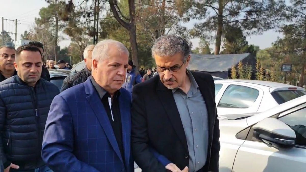 اختصاصی/ تسلیت افراد مختلف به علی پروین در حاشیه مراسم خاکسپاری مجید پروین