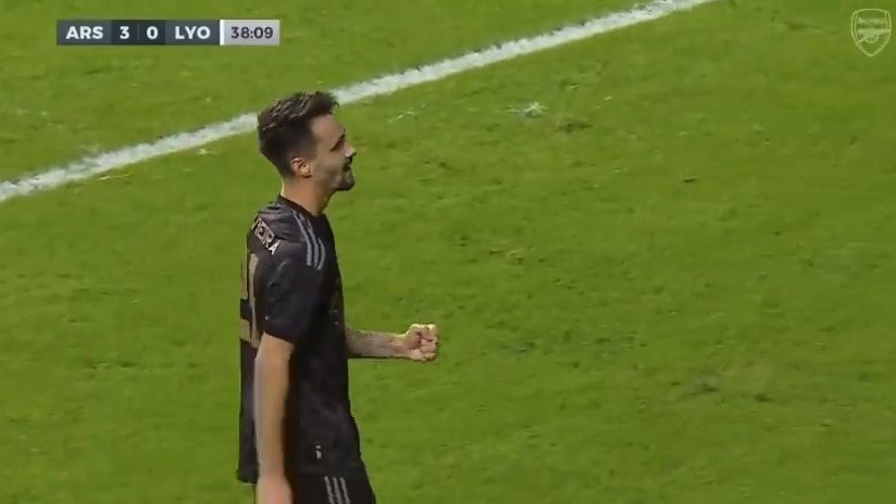 گل سوم آرسنال به لیون (گل زیبای فابیو ویرا)