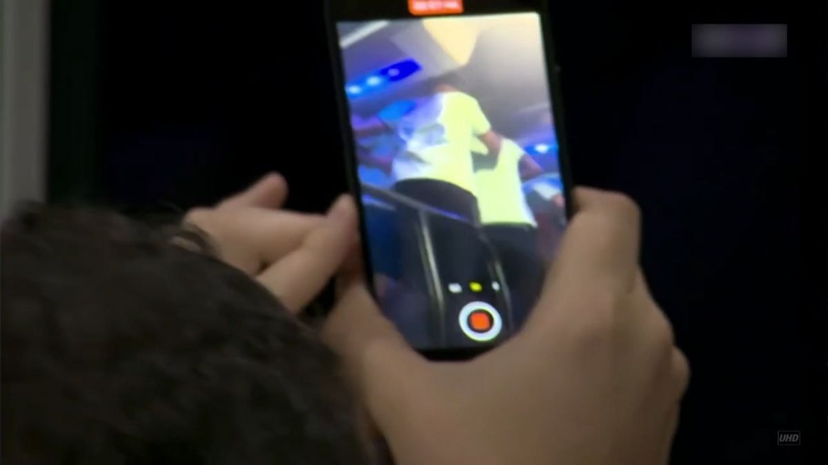 پایکوبی بازیکنان برزیل در اتوبوس پیش از بازی با کرواسی!