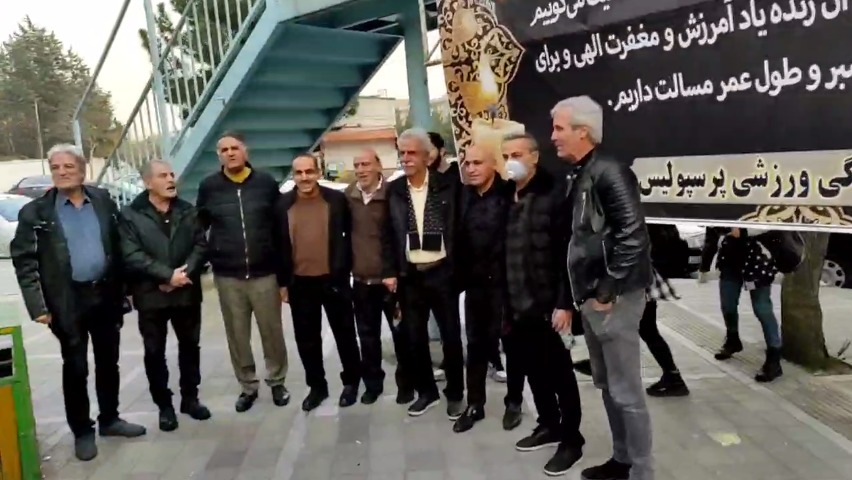 اختصاصی/ عکس یادگاری پیشکسوتان حاضر در مراسم ختم زنده‌یاد کریم باوی