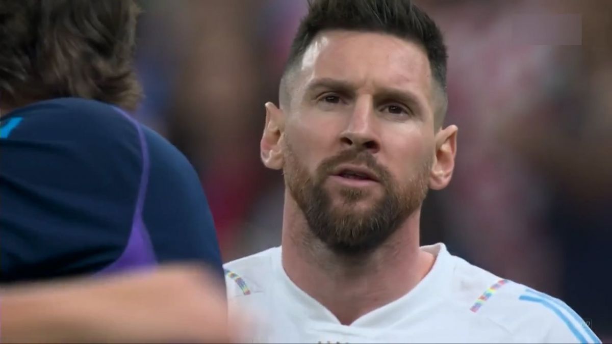 گرم کردن بازیکنان آرژانتین و کرواسی پیش از بازی