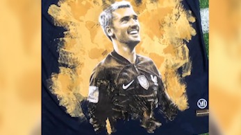 طراحی چهره جذاب از آنتوان گریزمان روی پیراهن فرانسه