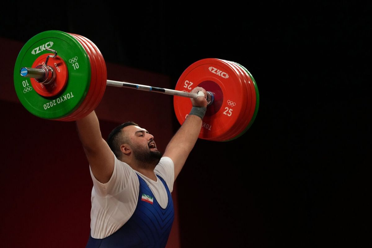 زمان رقابت جذاب غول گرجی و علی داودی در وزنهبرداری قهرمانی جهان