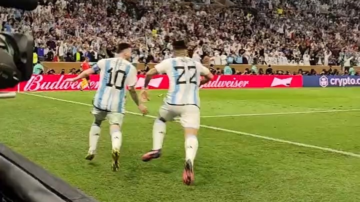 گل سوم آرژانتین به فرانسه توسط مسی از زاویه پشت دروازه