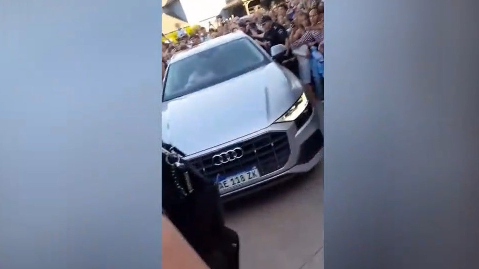 استقبال پرشور از مسی هنگام بازگشت به خانه‌اش در آرژانتین